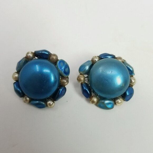 Vintage Blue Beaded Cluster Clip On Earrings, Made in Japan, Estate - Picture 6 of 7